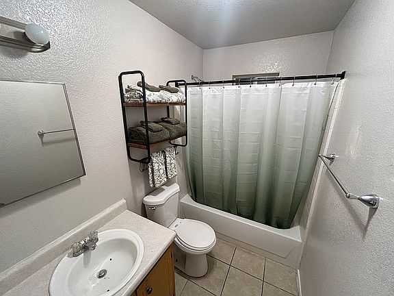 3rd image of 1007 York Ave