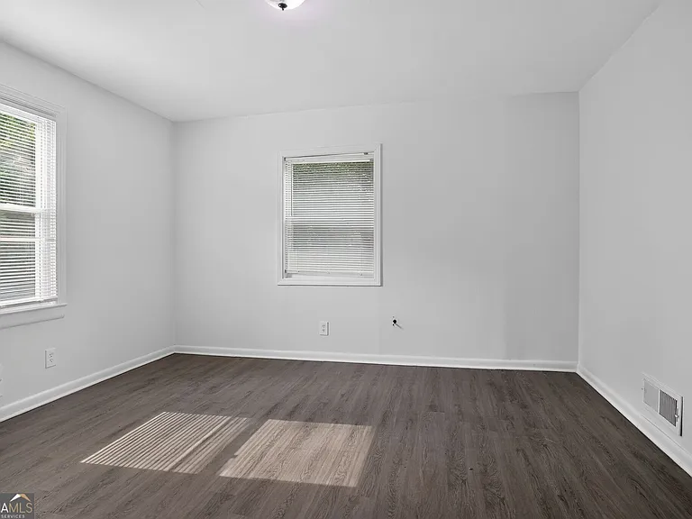 862 Slaton St — Photo 11