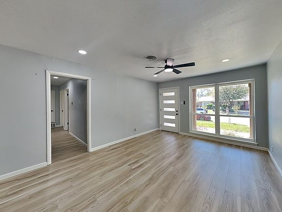 2nd image of 2111 Melissa St