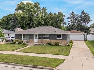 2212 N Summit St, Appleton, WI 54914