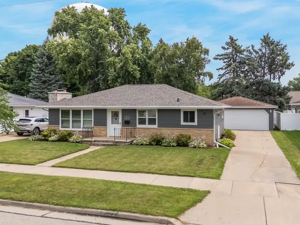 2212 N Summit St, Appleton, WI 54914