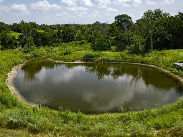 7221 W Old Lockhart Rd, Muldoon, TX 78949