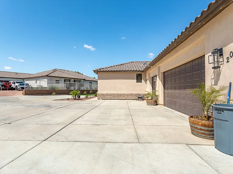 2070 S Araby Rd — Photo 53