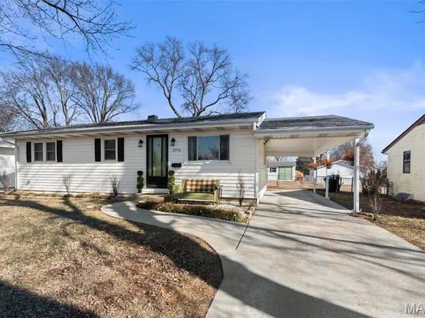 2714 Linden Pl, Saint Charles, MO 63301