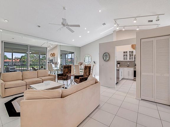 5th image of 9709 Shadybrook Drive #202