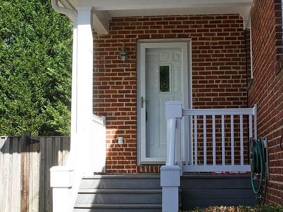 3rd image of 4907 Aurora Dr