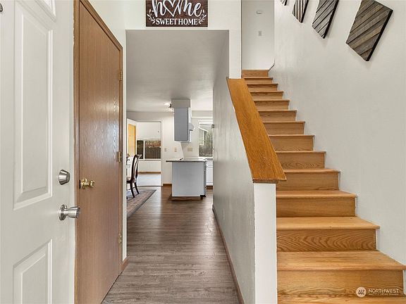 5th image of 15507 19th Avenue Ct E