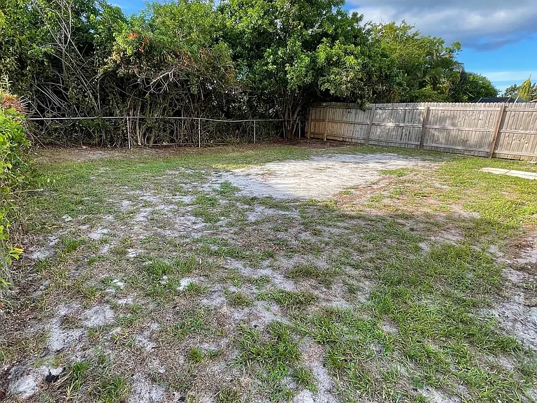 8075 SE Mansion Ln — Photo 2
