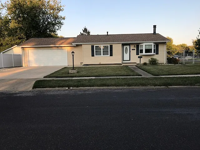 105 Hennepin Rd photo 1