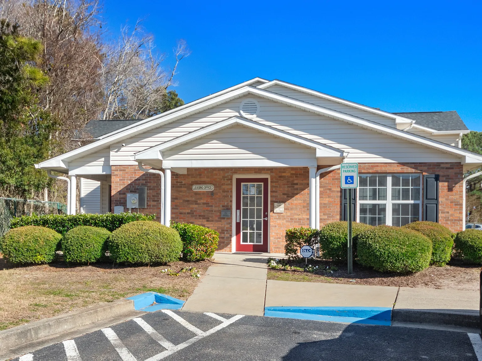 Summer Crest Apartments — Photo 4