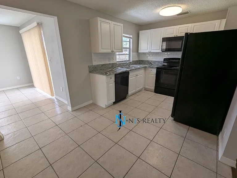 3153 Lodi Dr — Photo 5