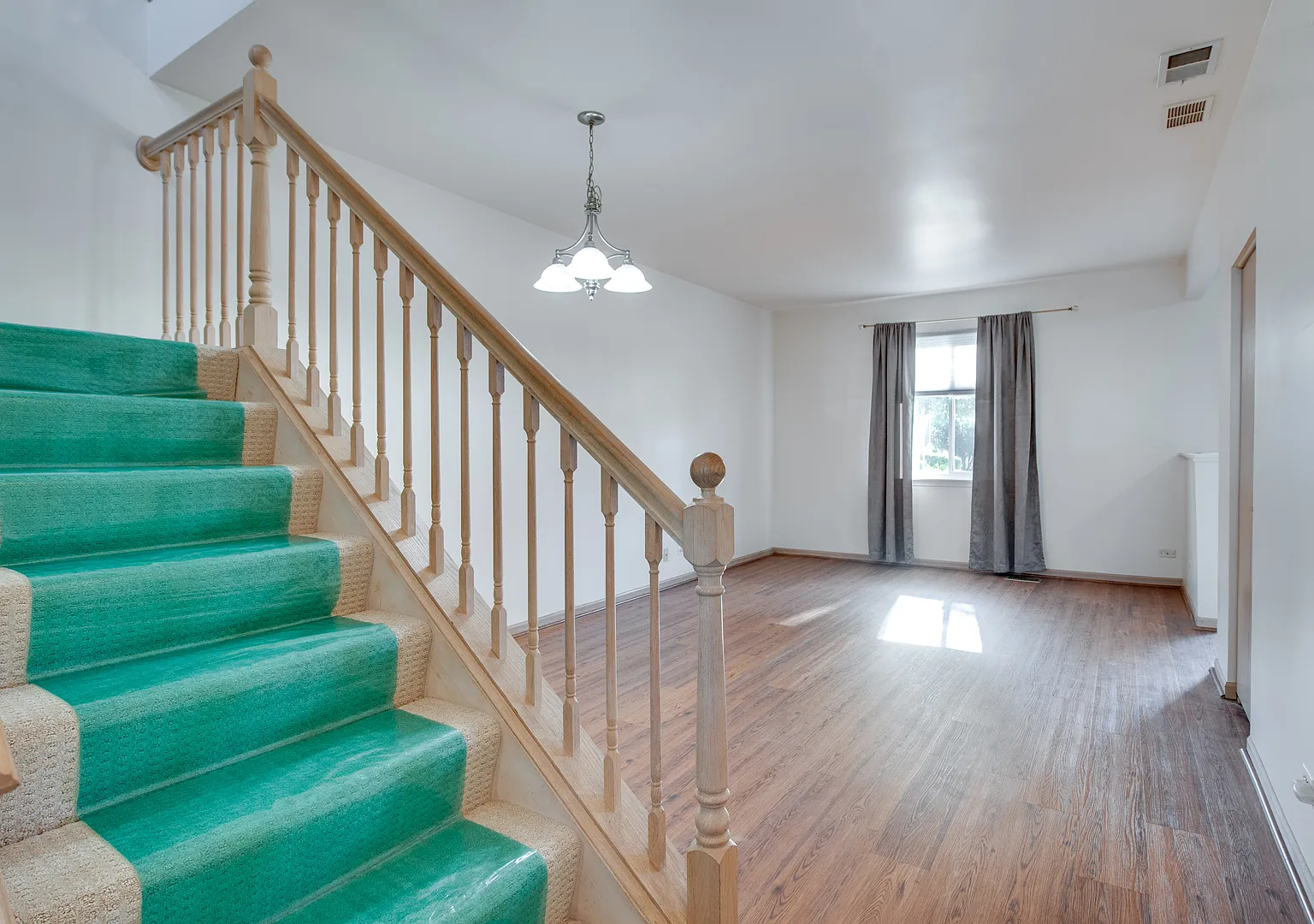 2 bed, 2.5 bath, 1288 sqft, $2,350 — Photo 2