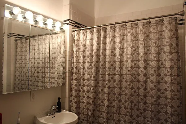 Rented by Bouklis Group | media 8