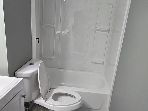 2nd image of 205 Columbia St #2