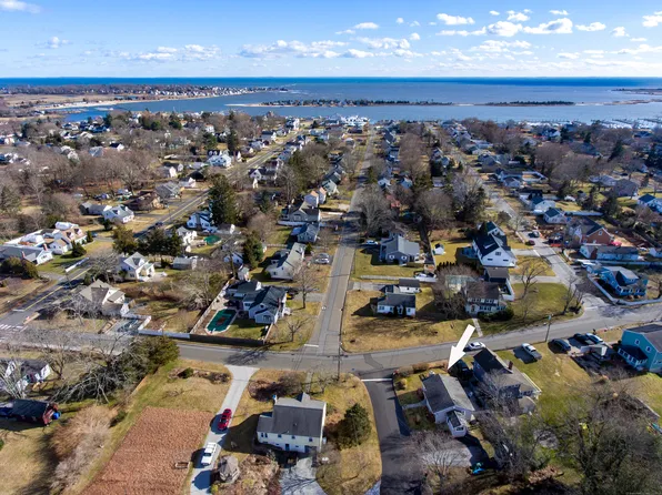 17 Vine Road, Clinton, CT 06413