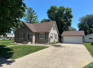 110 N 5th St, Beresford, SD 57004