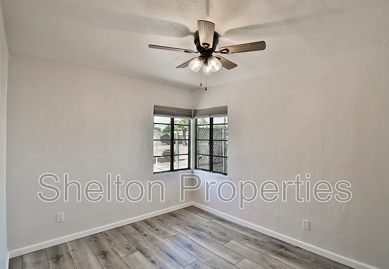 1802 N Laurel Ave — Photo 23