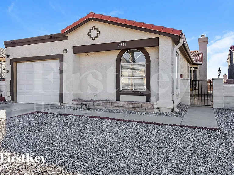 2359 Los Feliz St — Photo 2
