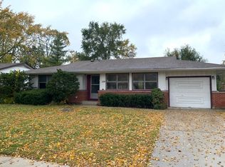 124 Crest Ave, Elk Grove Village, IL 60007