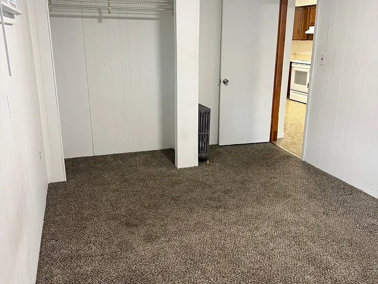 417 Mortimer St — Photo 11