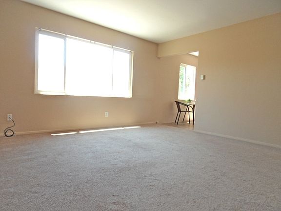 4th image of 3925 Lamont St