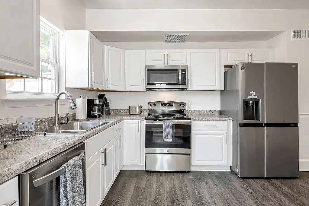 3 bed, 1977 sqft, $4,600 — Photo 3