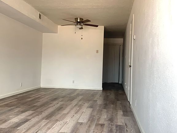 4th image of 1932 Buena Vista Dr SE APT D