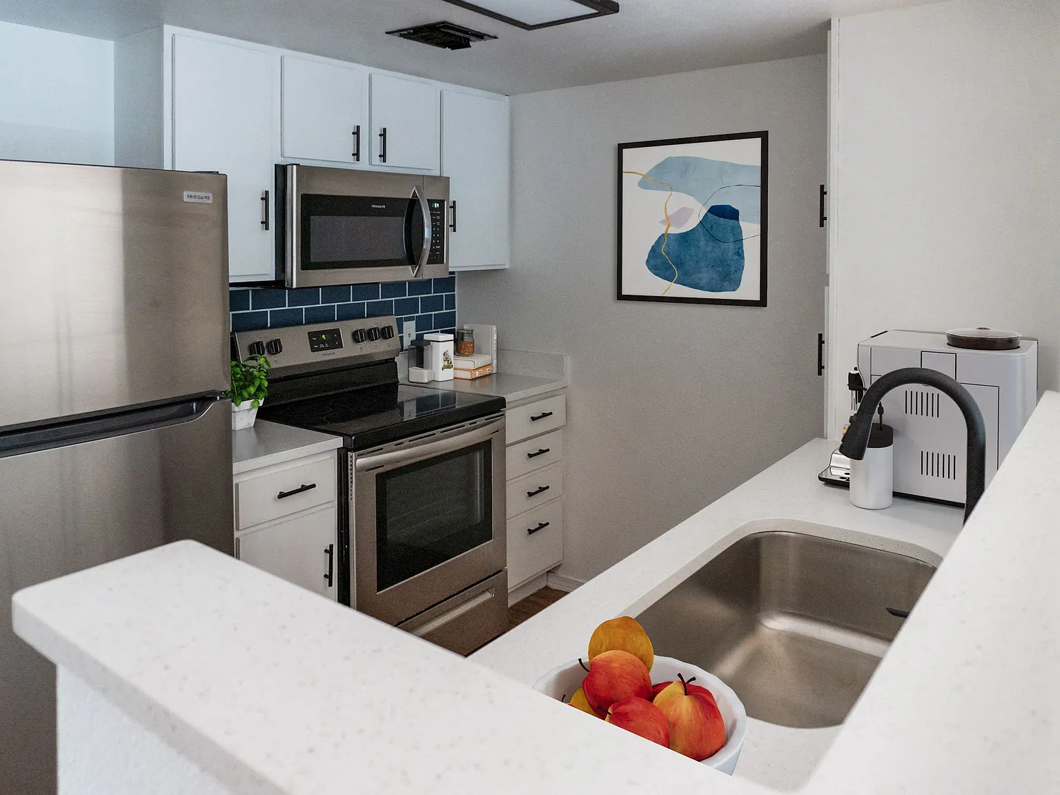 Skyline Apartments — Photo 4