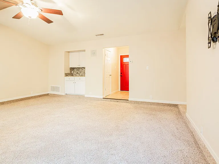 13202 Rampart St — Photo 6
