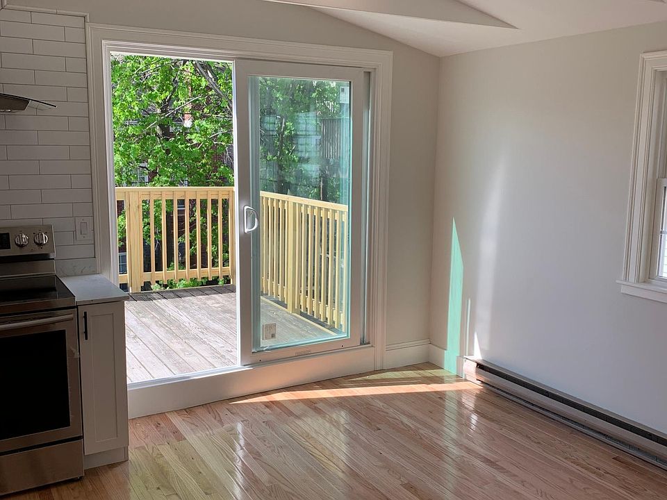 Dining Area out to private deck