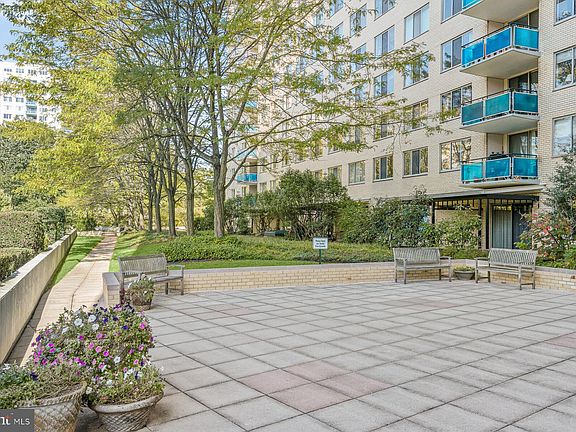 5th image of 10401 Grosvenor Pl APT 710
