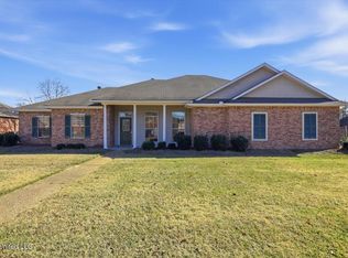 221 Kirkwood Dr, Clinton, MS 39056
