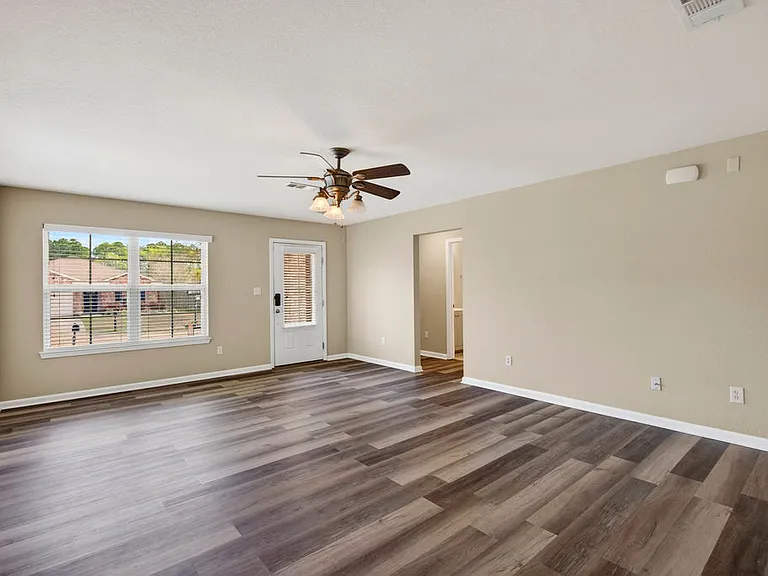10261 English Manor Dr — Photo 6