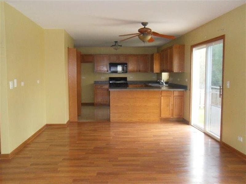 2nd image of 935 Summerhill Dr
