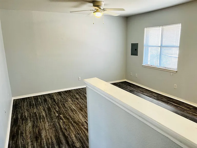 843 East Dr — Photo 3