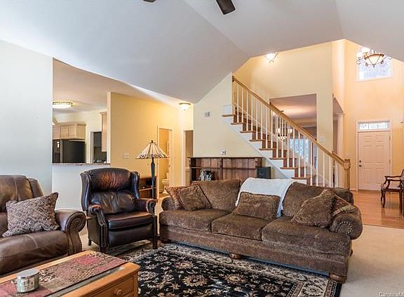 3rd image of 113 Sasserbrook Ln
