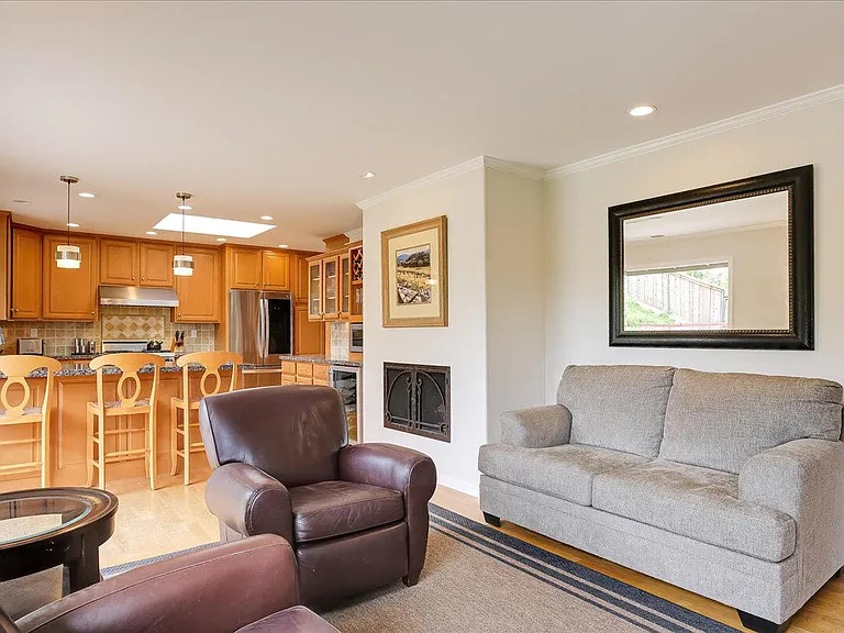 2415 Calle Galicia — Photo 6