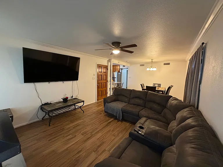 730 E 24th Pl — Photo 7