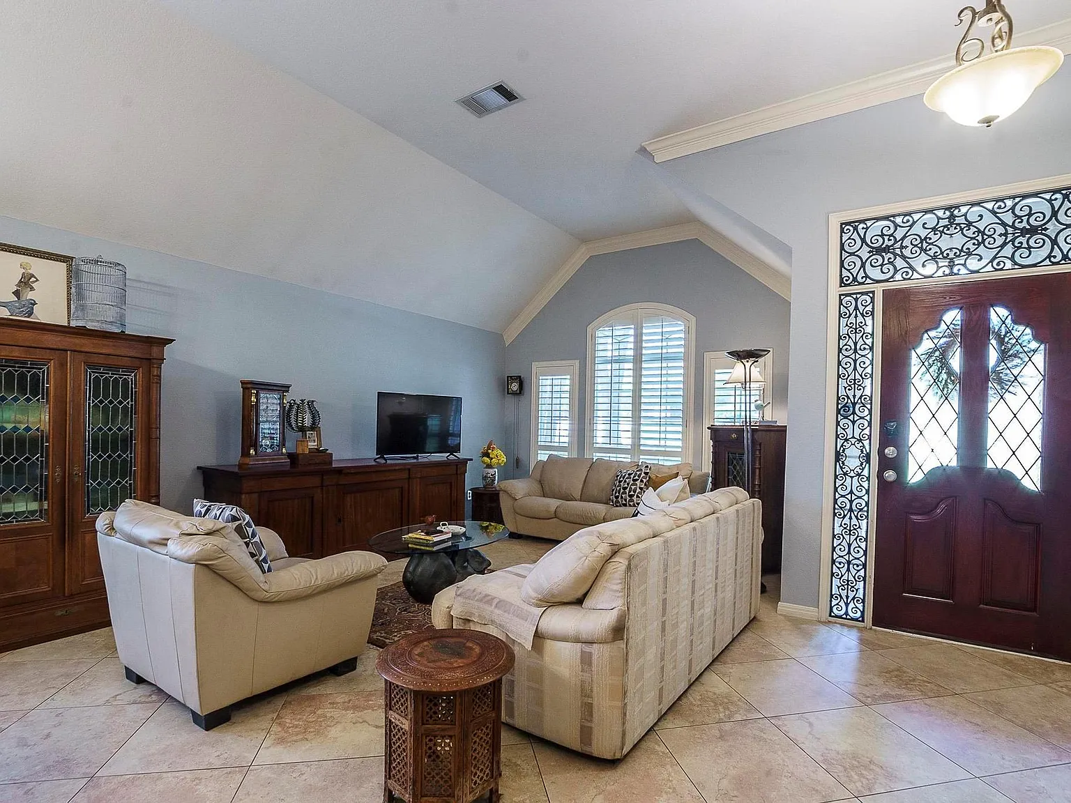 4 bed, 2.0 bath, 3010 sqft, $5,500 — Photo 3