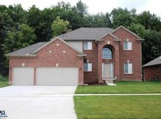 45334 Pentwater Dr, Macomb, MI 48044