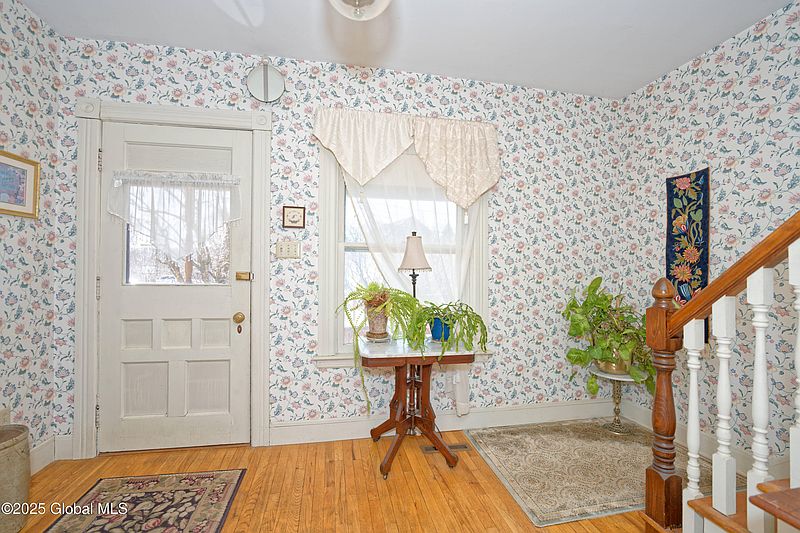 5th image of 325 Alplaus Avenue