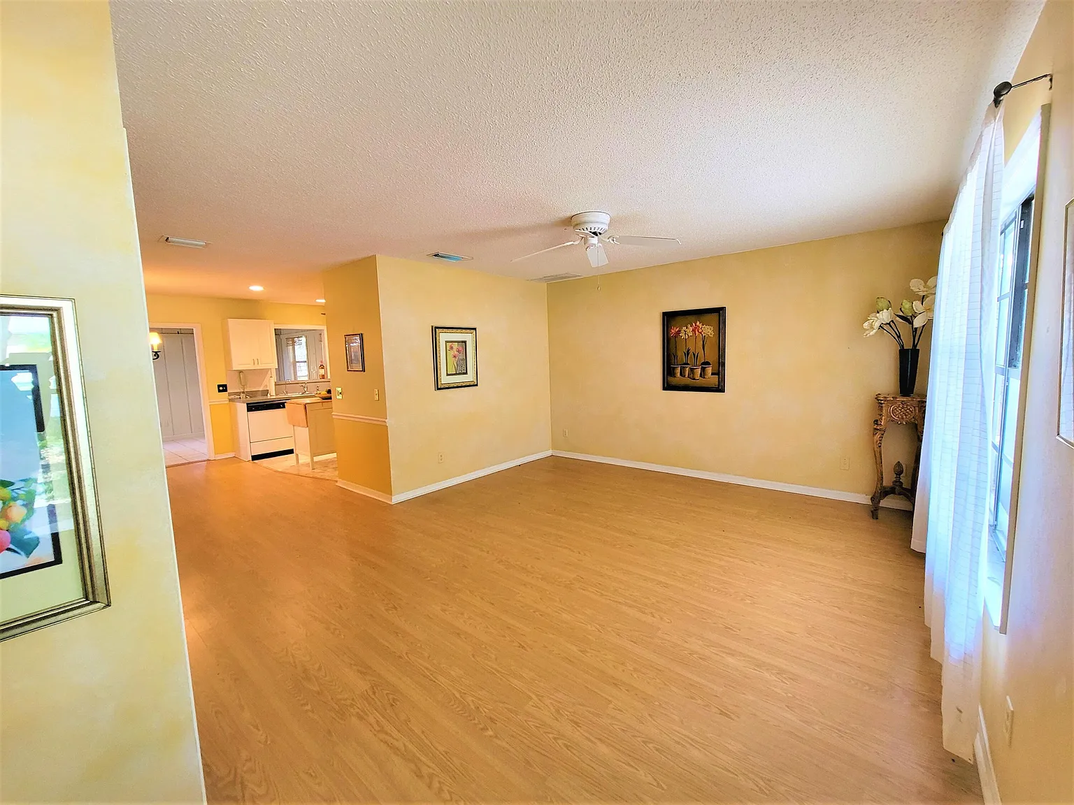 2 bed, 1.0 bath, 936 sqft, $1,900 — Photo 4