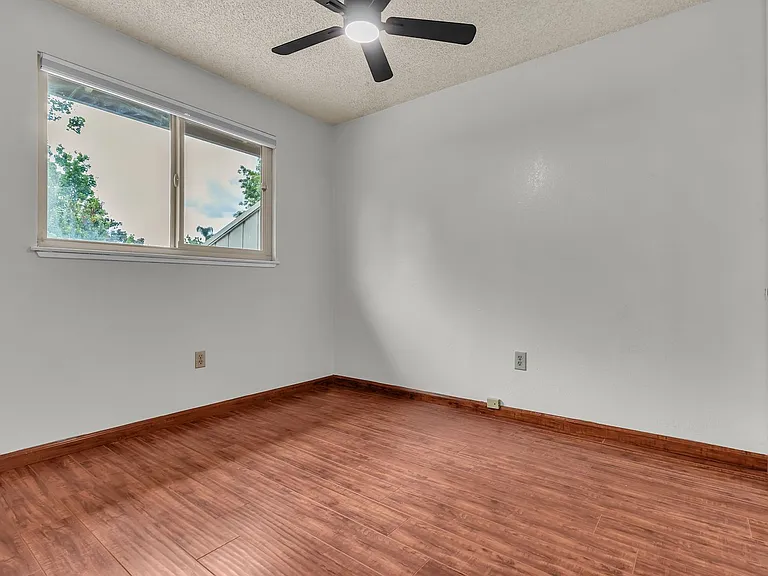 1428 Camelot Dr — Photo 11