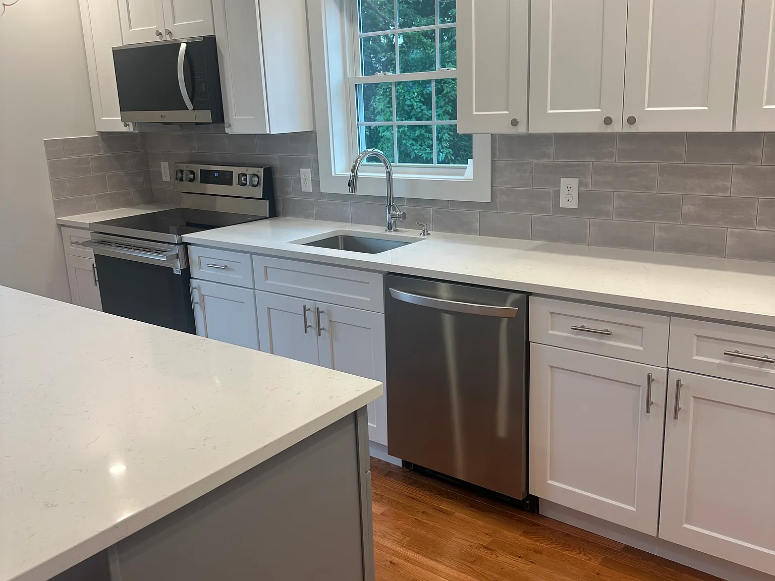 3 bed, 1200 sqft, $4,500 — Photo 3