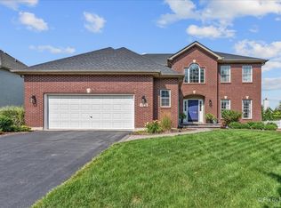 512 Lake Ridge Dr, South Elgin, IL 60177