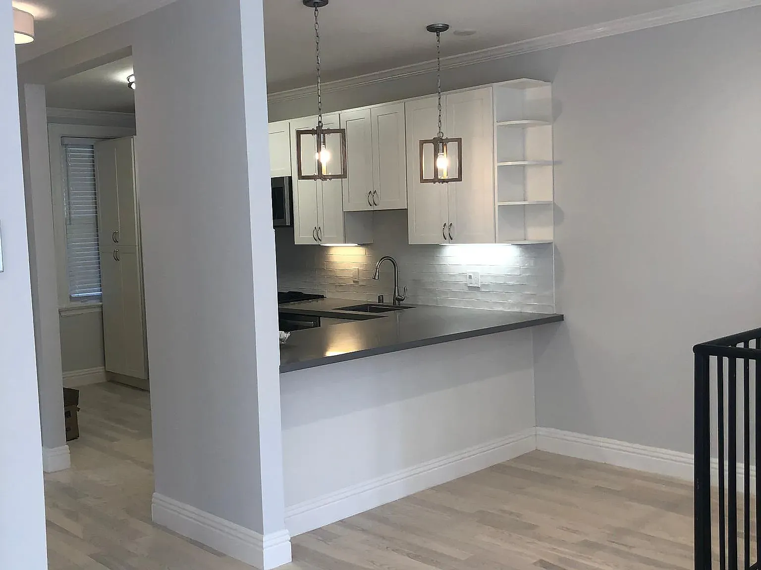 3549 Lakeshore — Photo 3