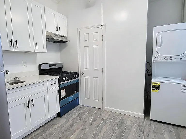 411 7th St #1 — Photo 3
