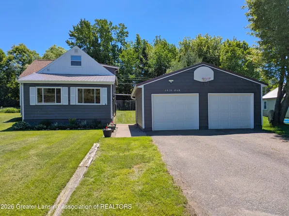 1831 Oak St, Sault Sainte Marie, MI 49783