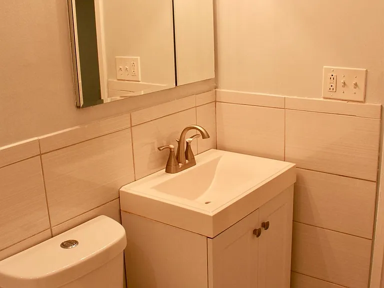 46 G St SW #B — Photo 8