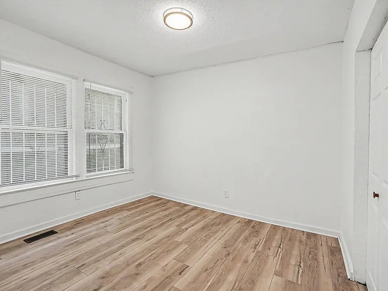 5013 S Benton Ave — Photo 9